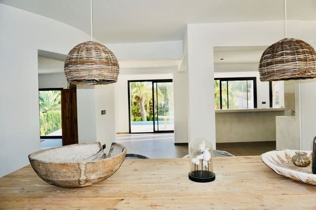 4 soverom Villa til salgs i Moraira, Teulada-Moraira med svømmebasseng garasje - € 1 495 000 (Ref: 8504033)