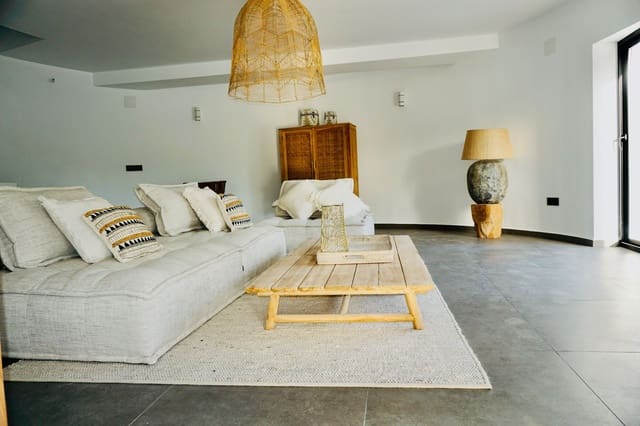 4 soverom Villa til salgs i Moraira, Teulada-Moraira med svømmebasseng garasje - € 1 495 000 (Ref: 8504033)