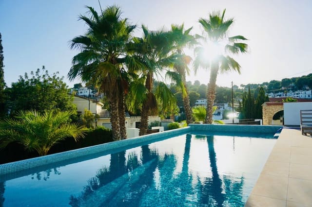 4 soverom Villa til salgs i Moraira, Teulada-Moraira med svømmebasseng garasje - € 1 495 000 (Ref: 8504033)