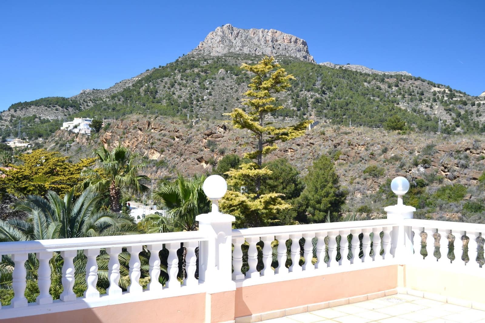 5 quarto Moradia para venda em Calpe / Calp com piscina garagem - 895 000 € (Ref: 8705890)