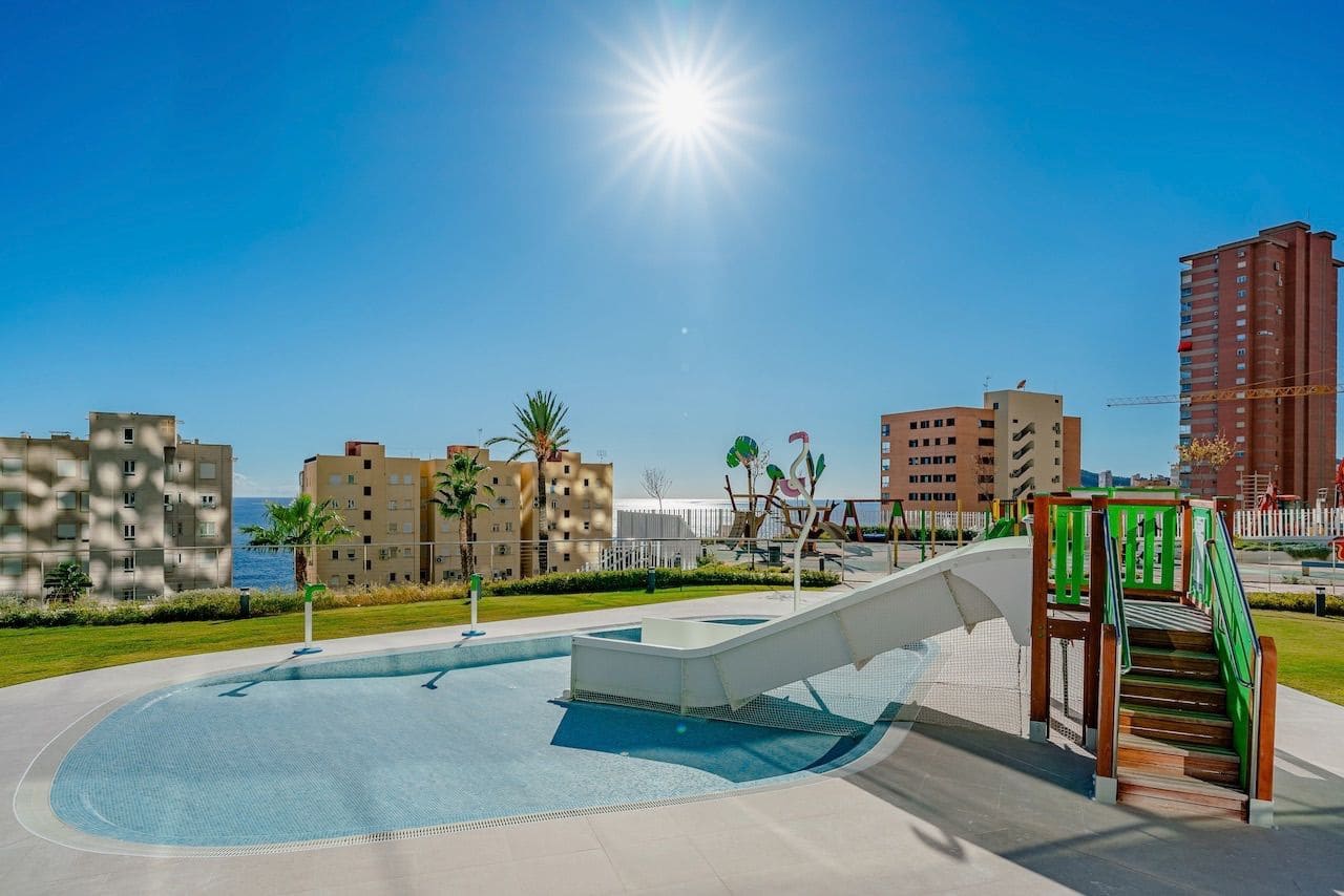 3 bedroom Apartment for sale in Benidorm with pool garage - € 1,550,000 (Ref: 8752122)