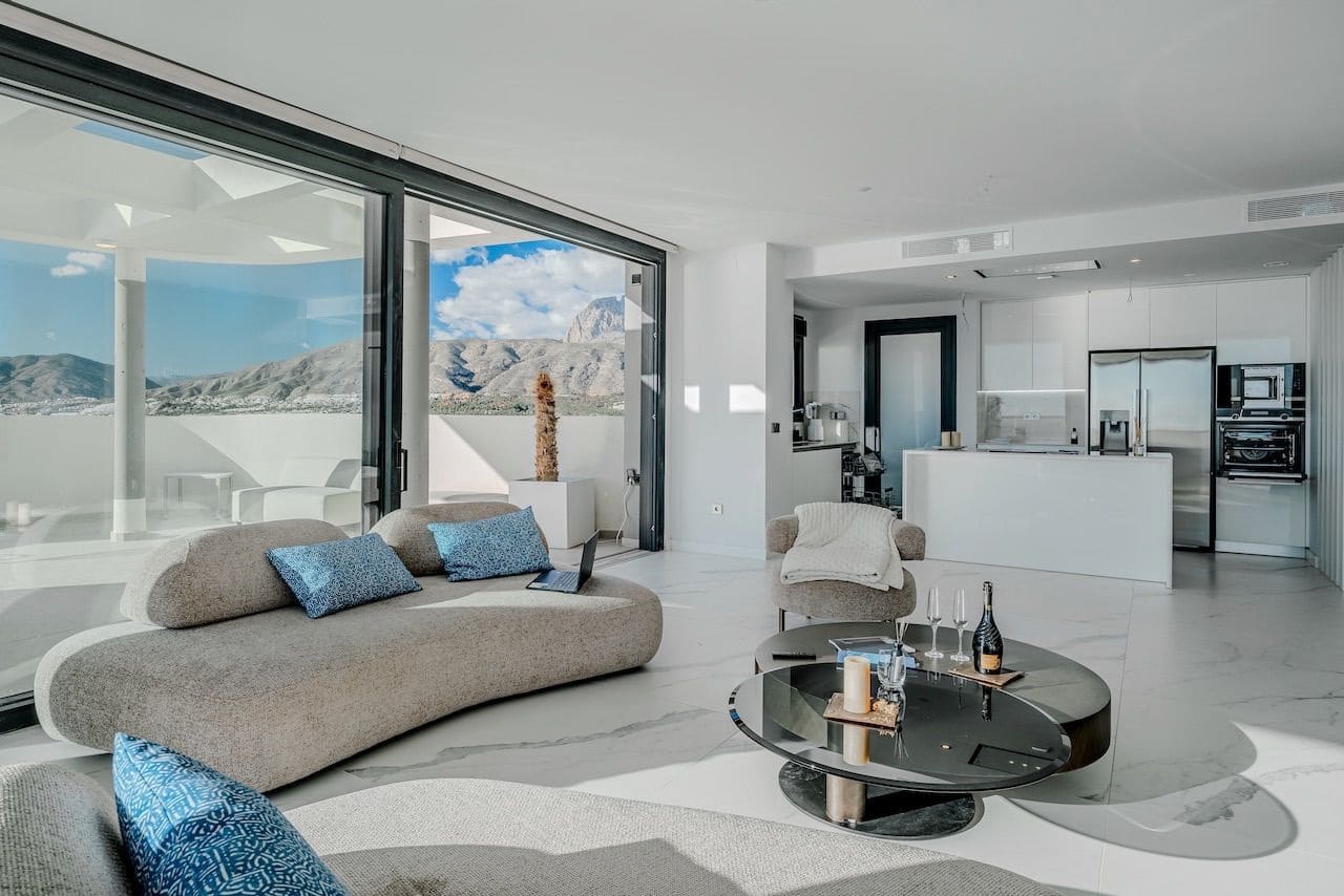 3 bedroom Apartment for sale in Benidorm with pool garage - € 1,550,000 (Ref: 8752122)