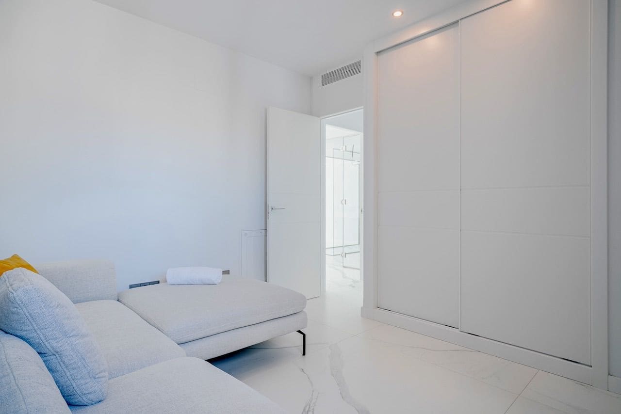 3 bedroom Apartment for sale in Benidorm with pool garage - € 1,550,000 (Ref: 8752122)