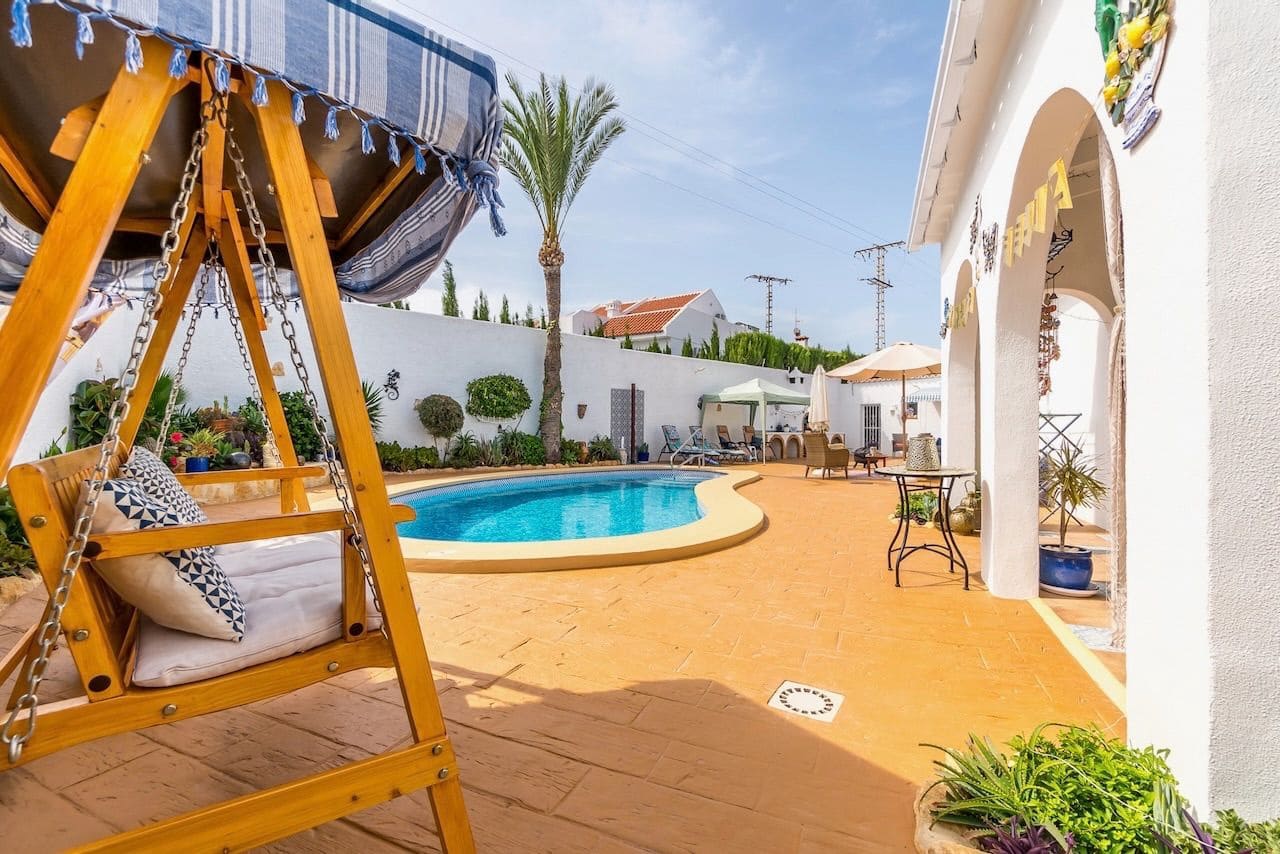 Chalet de 4 habitaciones en La Nucia en venta con piscina garaje - 569.000 € (Ref: 9064930)