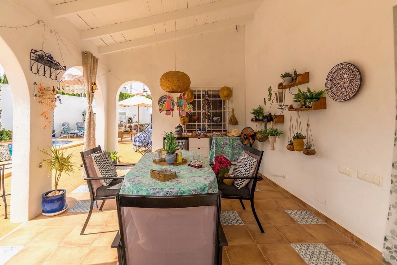 Chalet de 4 habitaciones en La Nucia en venta con piscina garaje - 569.000 € (Ref: 9064930)