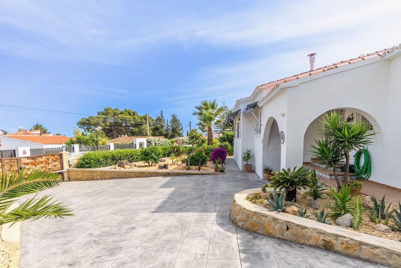 Chalet de 4 habitaciones en La Nucia en venta con piscina garaje - 569.000 € (Ref: 9064930)