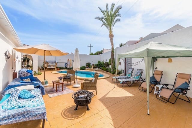 Chalet de 4 habitaciones en La Nucia en venta con piscina garaje - 569.000 € (Ref: 9064930)