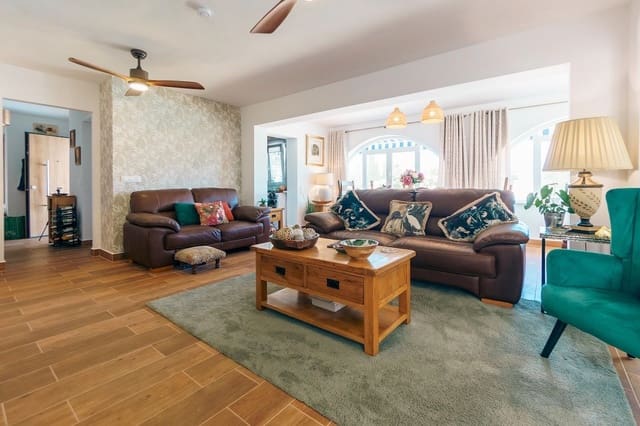 Chalet de 4 habitaciones en La Nucia en venta con piscina garaje - 569.000 € (Ref: 9064930)