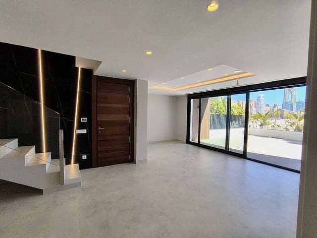 4 bedroom Apartment for sale in Playa Poniente, Benidorm with pool garage - € 1,650,000 (Ref: 9108423)