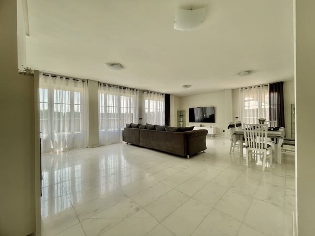 4 bedroom Villa for sale in Finestrat with pool garage - € 810,000 (Ref: 9111843)