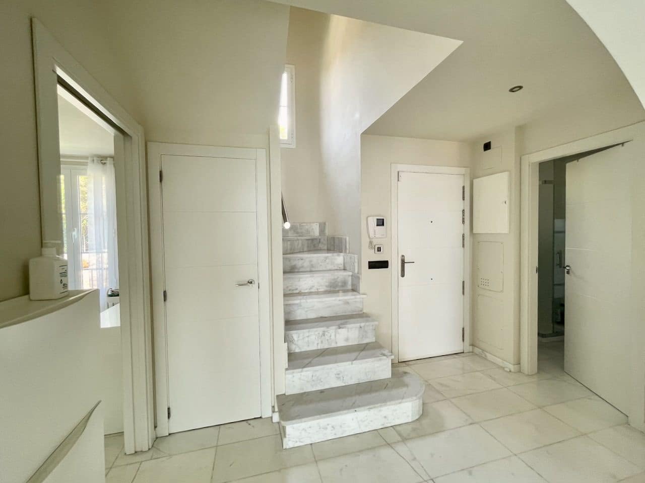 4 bedroom Villa for sale in Finestrat with pool - € 810,000 (Ref: 9111843)