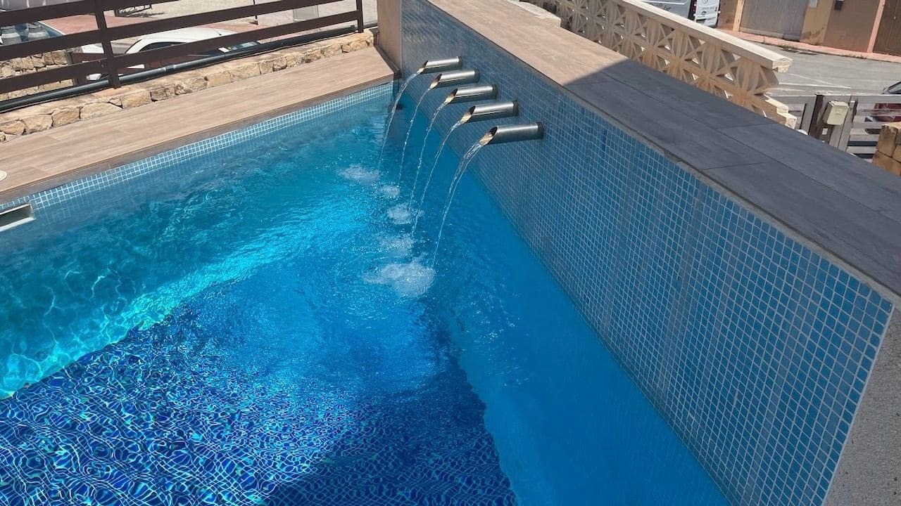 4 soveværelse Semi-Rækkehus til salg i Alfaz del Pi / L'Alfas del Pi med swimmingpool garage - € 398.000 (Ref: 9124633)