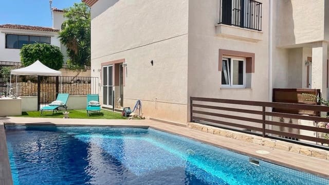 4 slaapkamer Halfvrijstaande villa te koop in Pueblo - Urbanizaciones, Alfaz del Pi / L'Alfàs del Pi met zwembad garage - € 398.000 (Ref: 9124633)