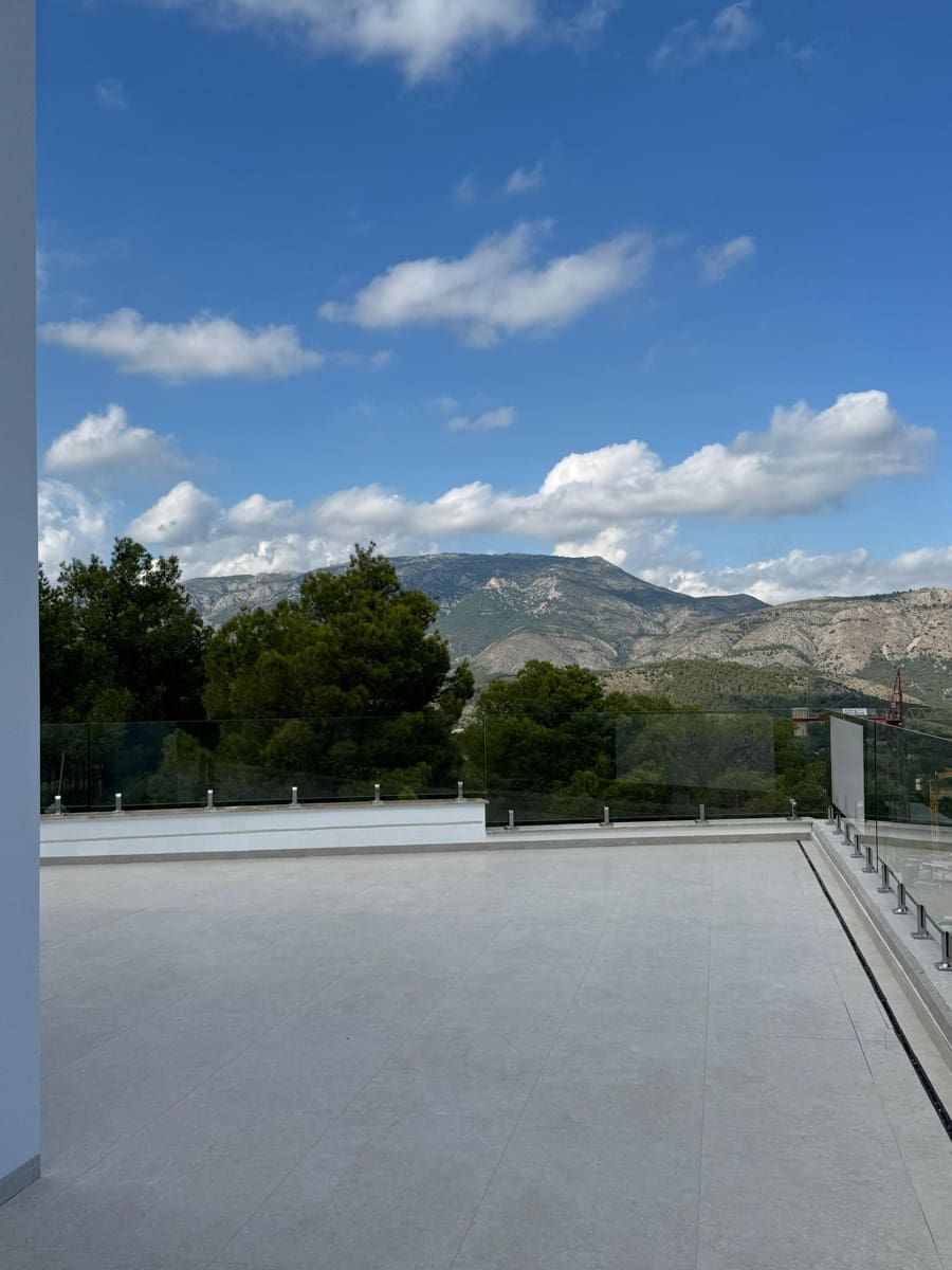 3 makuuhuone Huvila myytävänä paikassa Polop mukana uima-altaan 
autotalli - 689 000 € (Ref: 9169319)