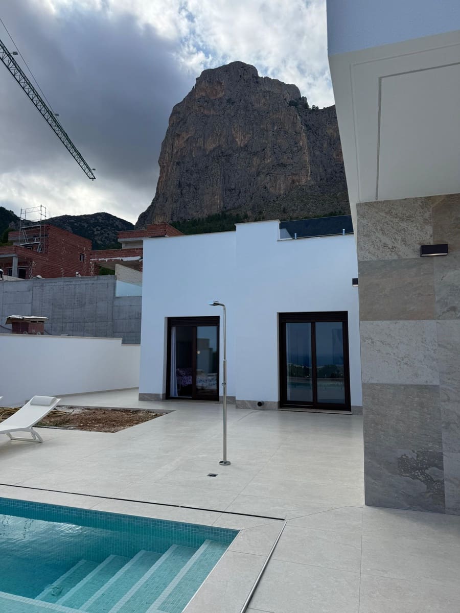 3 makuuhuone Huvila myytävänä paikassa Polop mukana uima-altaan 
autotalli - 689 000 € (Ref: 9169319)