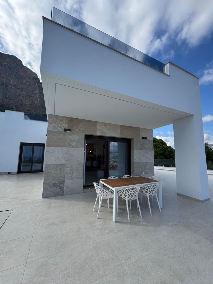 3 makuuhuone Huvila myytävänä paikassa Polop mukana uima-altaan 
autotalli - 689 000 € (Ref: 9169319)