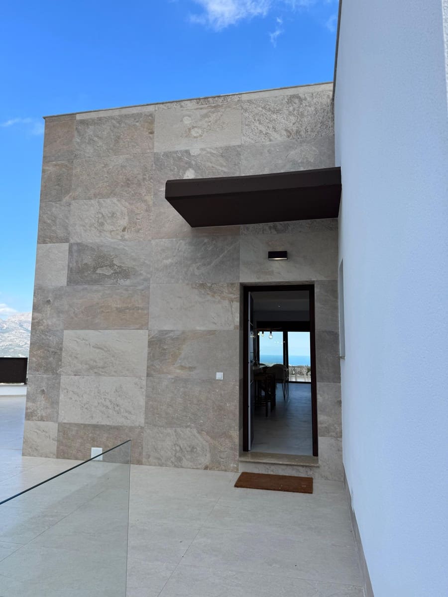 3 makuuhuone Huvila myytävänä paikassa Polop mukana uima-altaan 
autotalli - 689 000 € (Ref: 9169319)