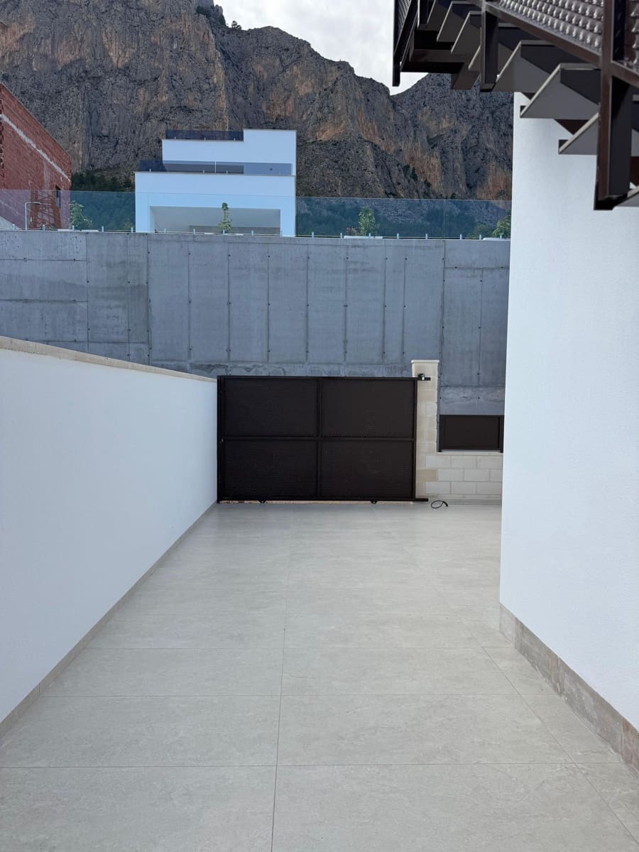 3 makuuhuone Huvila myytävänä paikassa Polop mukana uima-altaan 
autotalli - 689 000 € (Ref: 9169319)