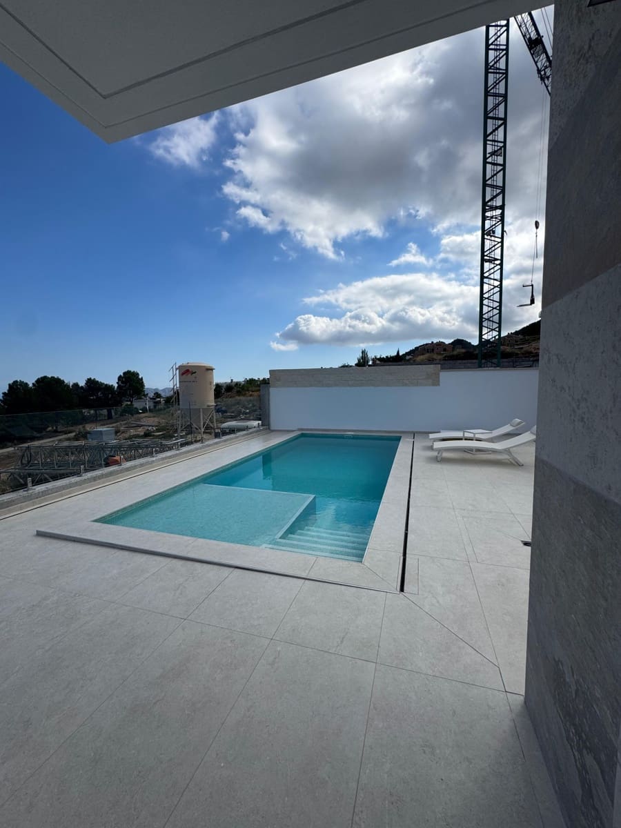 Chalet de 3 habitaciones en Polop en venta con piscina - 649.000 € (Ref: 9169319)