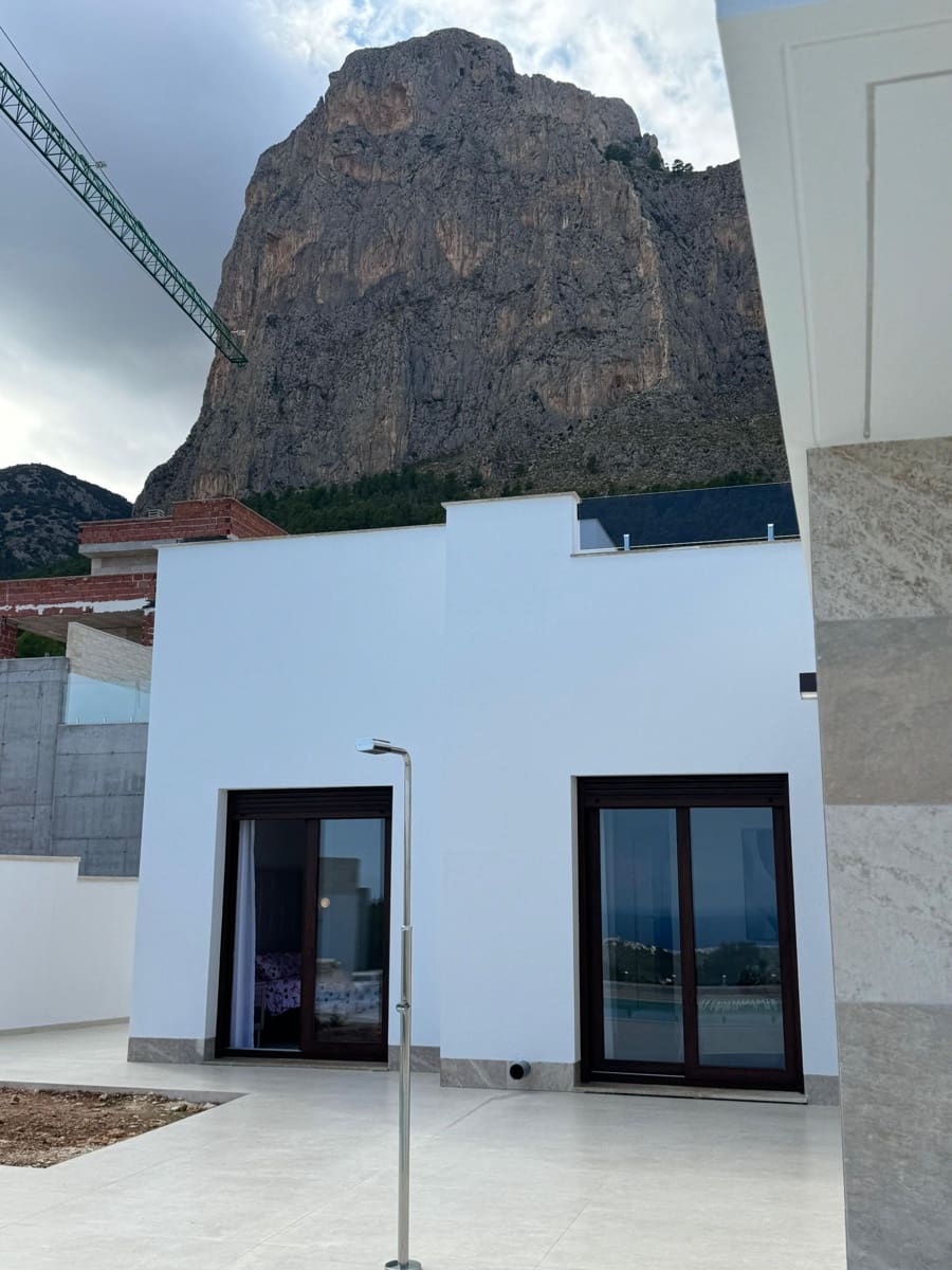 Chalet de 3 habitaciones en Polop en venta con piscina - 649.000 € (Ref: 9169319)