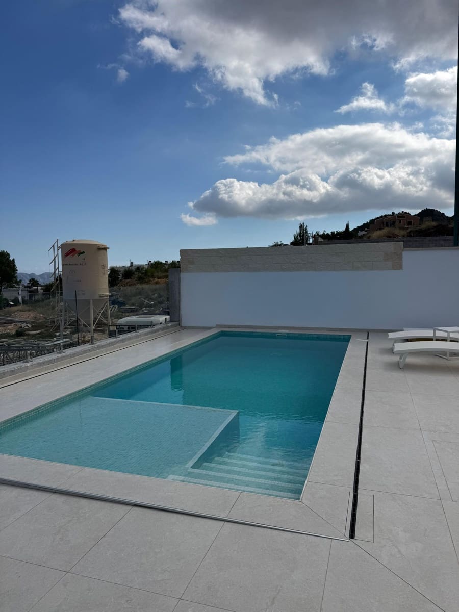 Chalet de 3 habitaciones en Polop en venta con piscina - 649.000 € (Ref: 9169319)