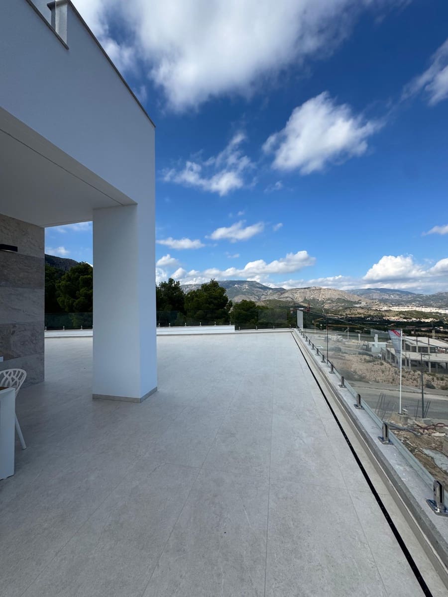 Chalet de 3 habitaciones en Polop en venta con piscina - 649.000 € (Ref: 9169319)