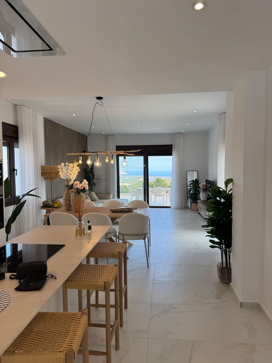 Chalet de 3 habitaciones en Polop en venta con piscina - 649.000 € (Ref: 9169319)