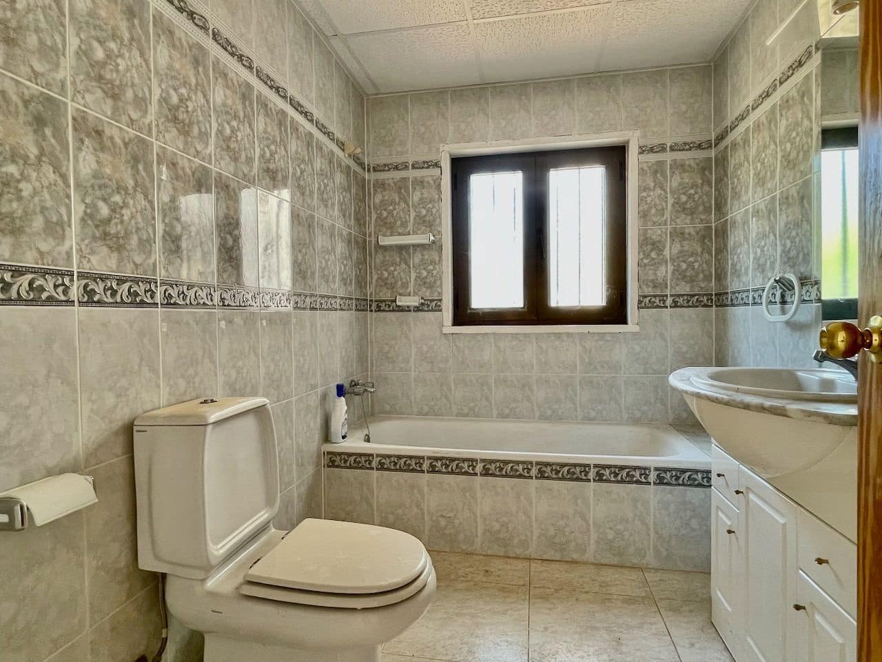 11 Zimmer Villa zu verkaufen in La Nucia mit Pool Garage - 1.950.000 € (Ref: 9173199)