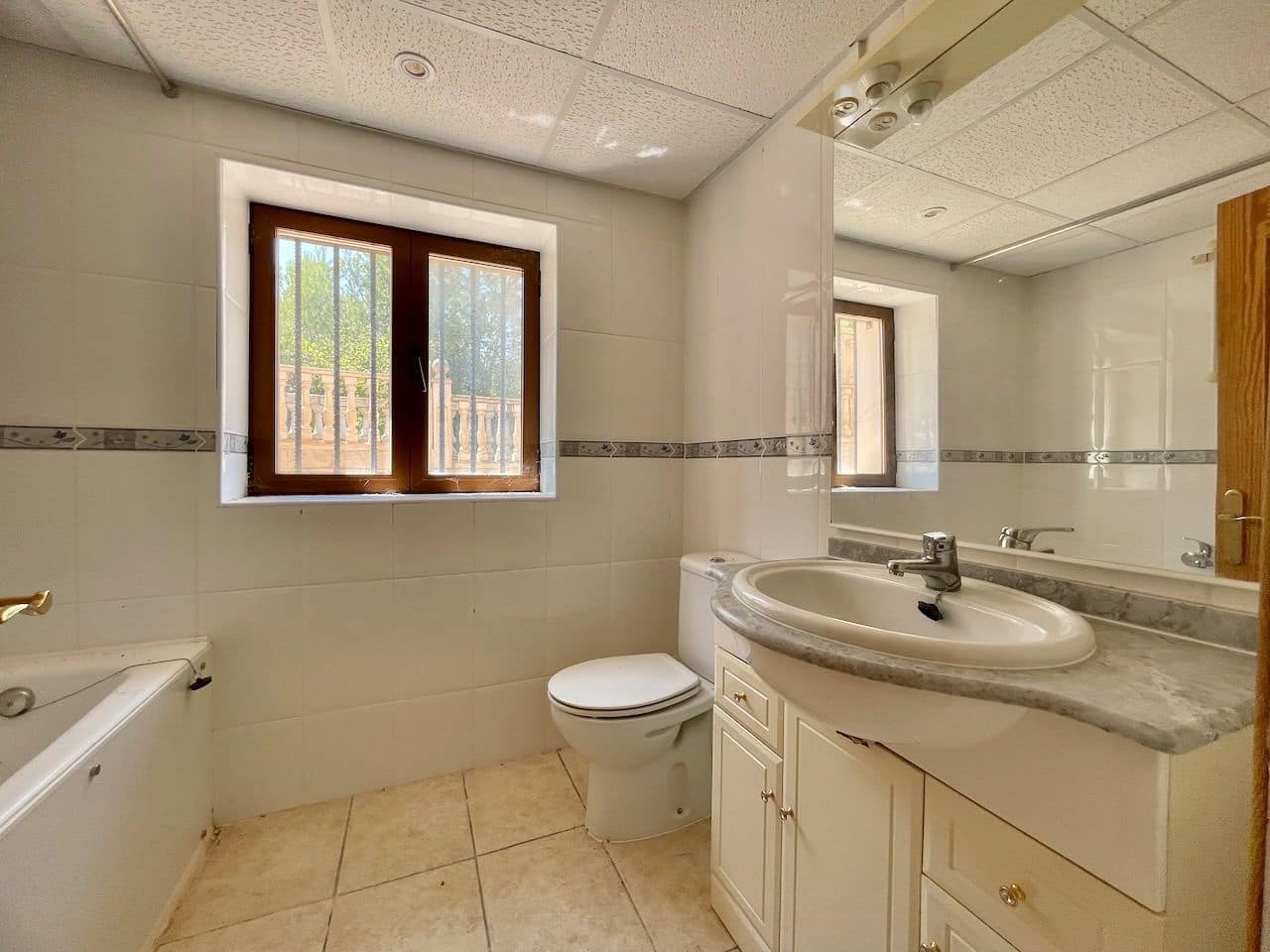 11 Zimmer Villa zu verkaufen in La Nucia mit Pool Garage - 1.950.000 € (Ref: 9173199)