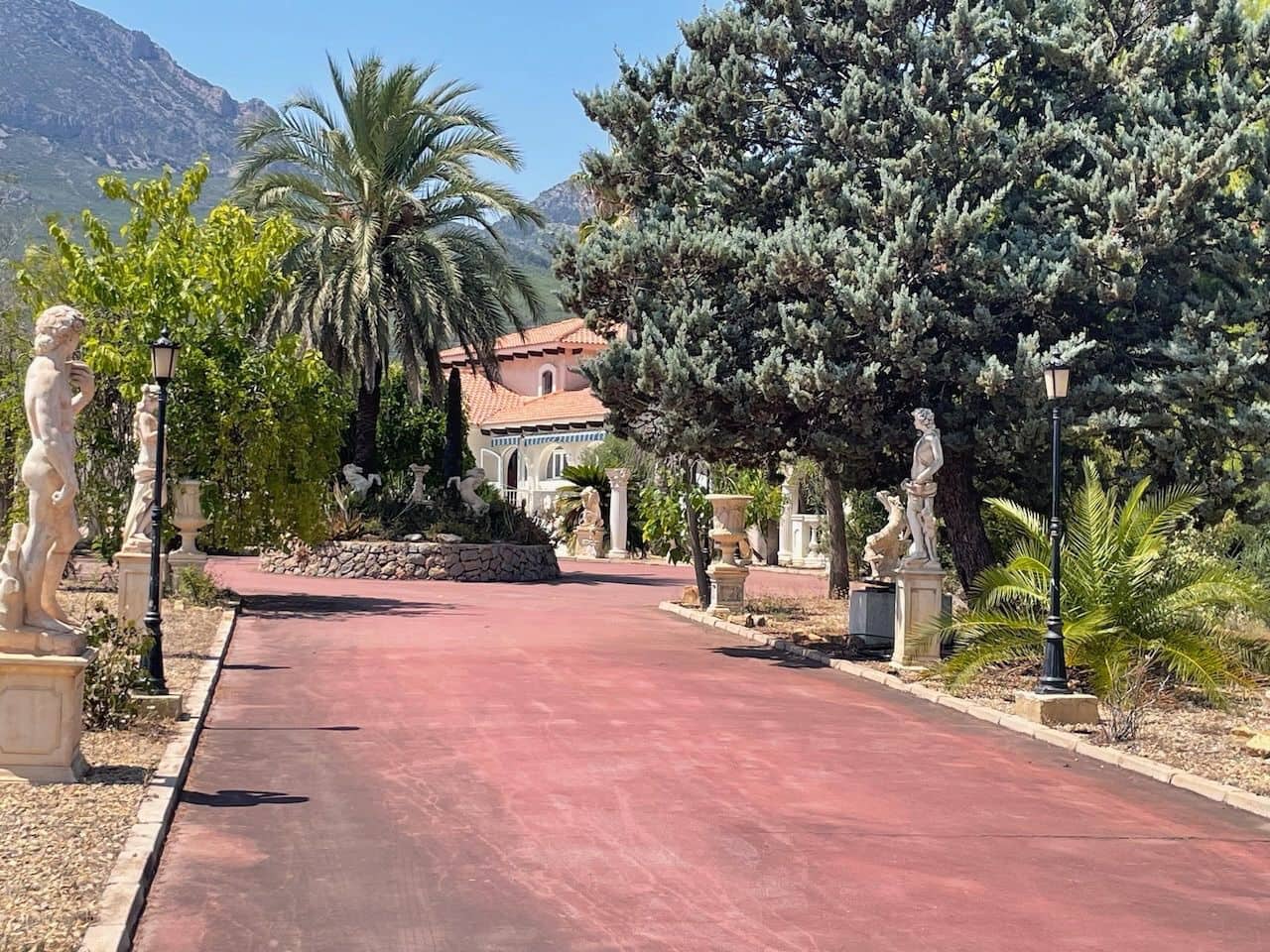 11 Zimmer Villa zu verkaufen in La Nucia mit Pool Garage - 1.950.000 € (Ref: 9173199)