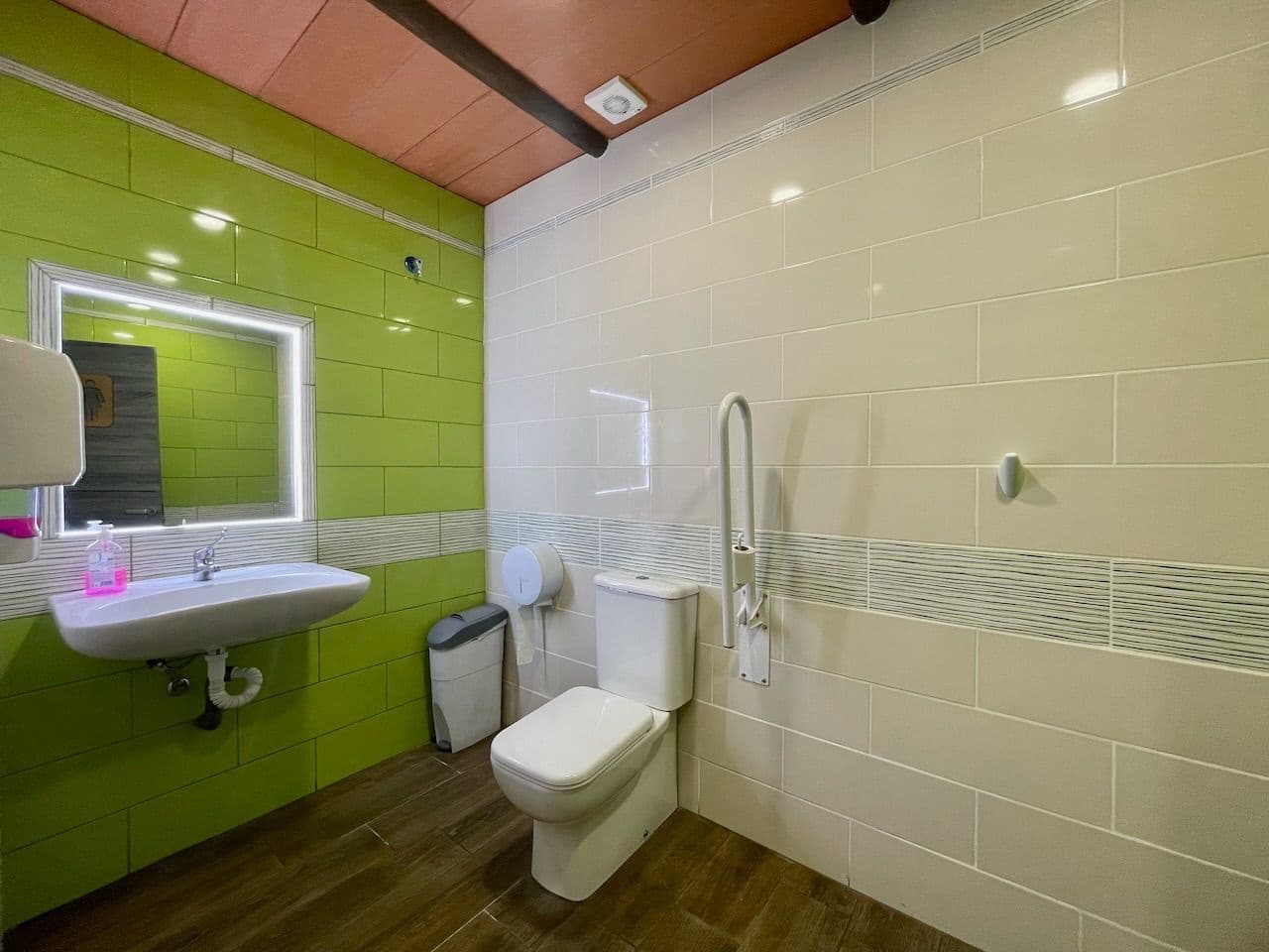 Commercial for rent in La Nucia with garage - € 7,000 (Ref: 9371731)