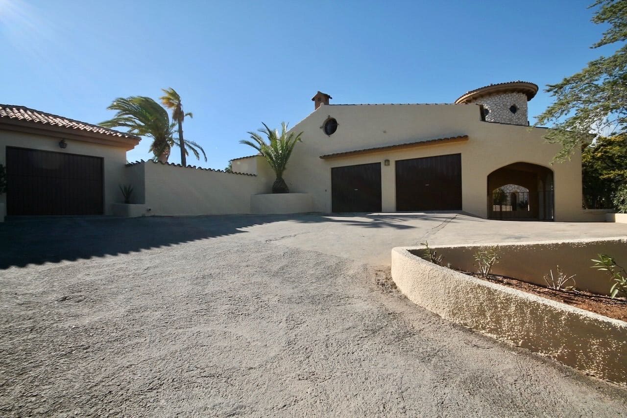 6 Zimmer Villa zu verkaufen in La Nucia mit Pool Garage - 975.000 € (Ref: 9500720)