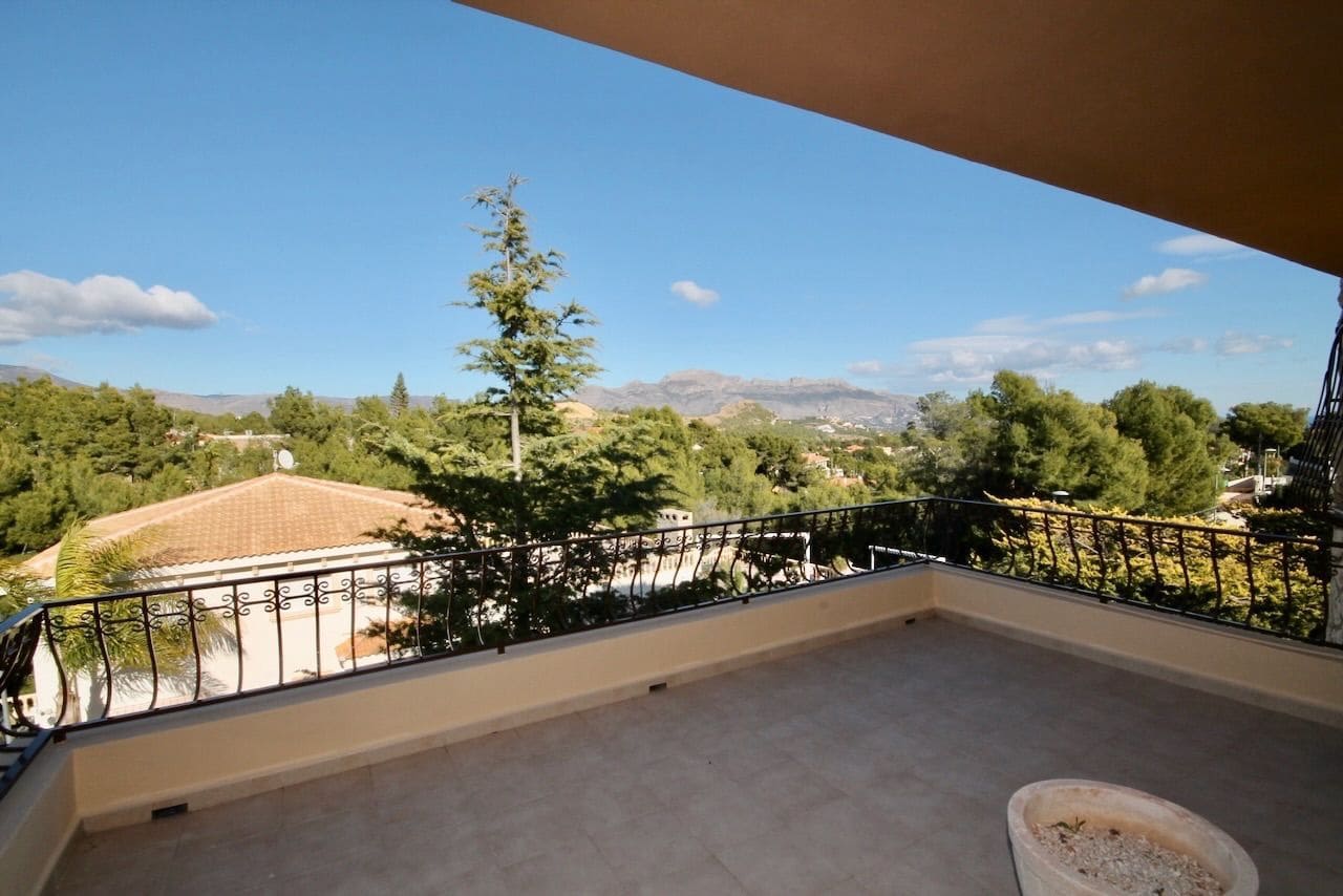 6 Zimmer Villa zu verkaufen in La Nucia mit Pool Garage - 975.000 € (Ref: 9500720)