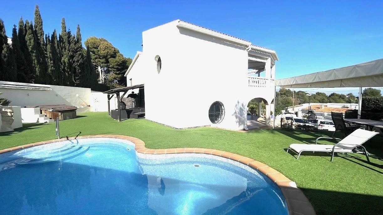 5 soverom Villa til salgs i La Nucia med svømmebasseng garasje - € 875 000 (Ref: 9567843)