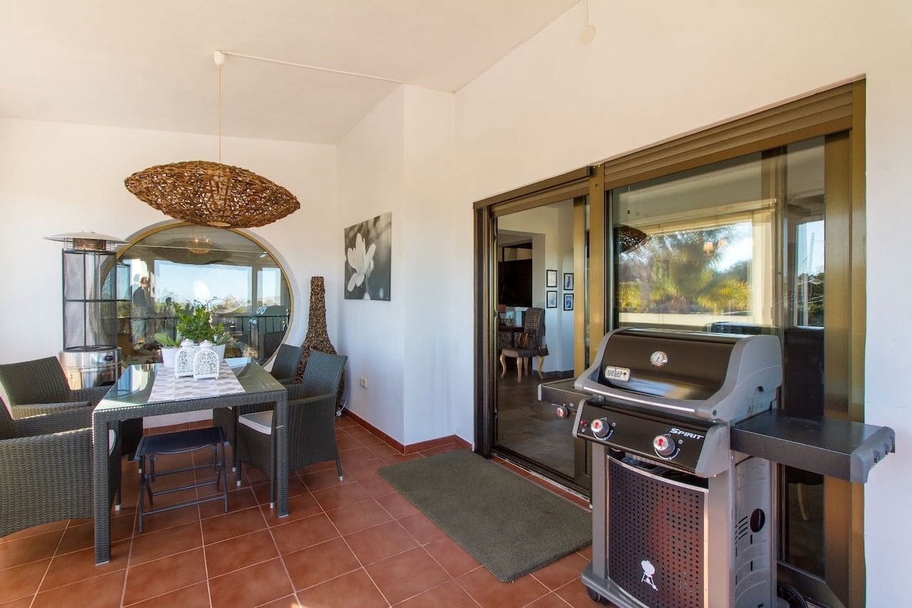 5 soverom Villa til salgs i La Nucia med svømmebasseng garasje - € 875 000 (Ref: 9567843)