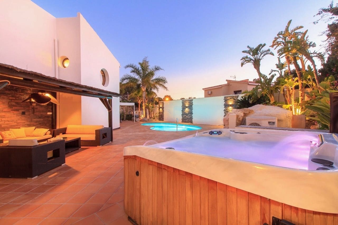 5 soverom Villa til salgs i La Nucia med svømmebasseng garasje - € 875 000 (Ref: 9567843)