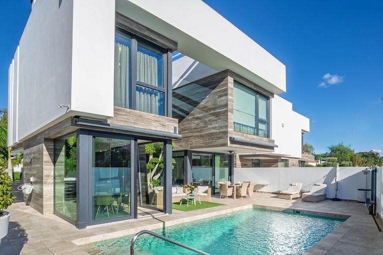 4 bedroom Villa for sale in Alfaz del Pi / L'Alfas del Pi with pool garage - € 1,675,000 (Ref: 9567849)