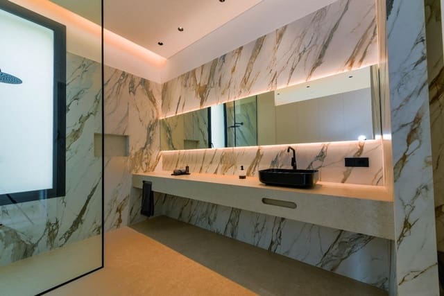 4 makuuhuone Huvila myytävänä paikassa Albir, Alfaz del Pi / L'Alfàs del Pi mukana uima-altaan 
autotalli - 3 950 000 € (Ref: 9567850)