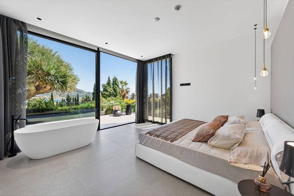4 bedroom Villa for sale in Albir with pool garage - € 3,950,000 (Ref: 9567850)
