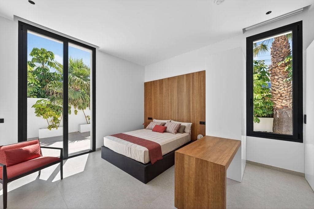 4 bedroom Villa for sale in Albir with pool garage - € 3,950,000 (Ref: 9567850)