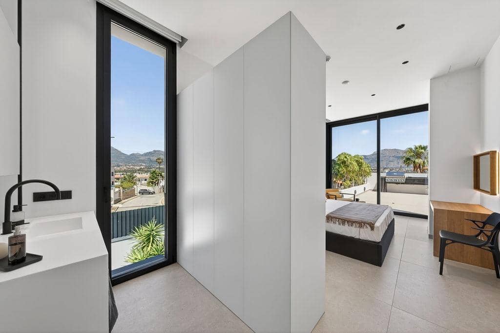 4 bedroom Villa for sale in Albir with pool garage - € 3,950,000 (Ref: 9567850)