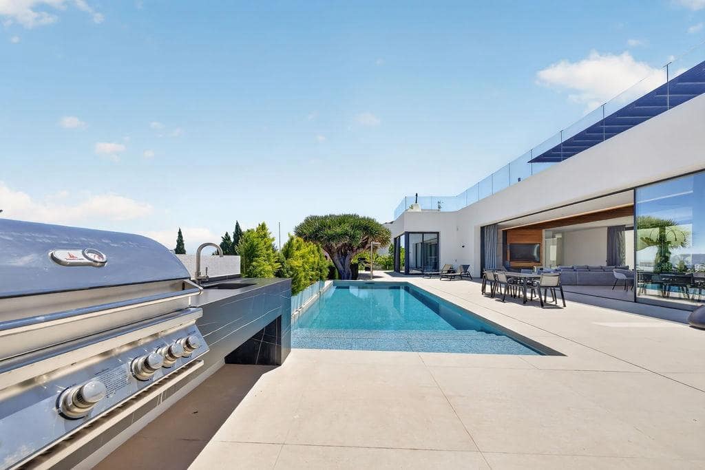 4 bedroom Villa for sale in Albir with pool garage - € 3,950,000 (Ref: 9567850)
