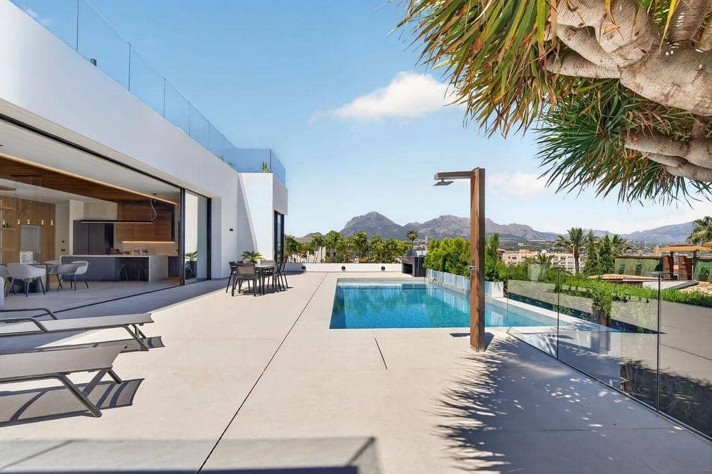 4 bedroom Villa for sale in Albir with pool garage - € 3,950,000 (Ref: 9567850)