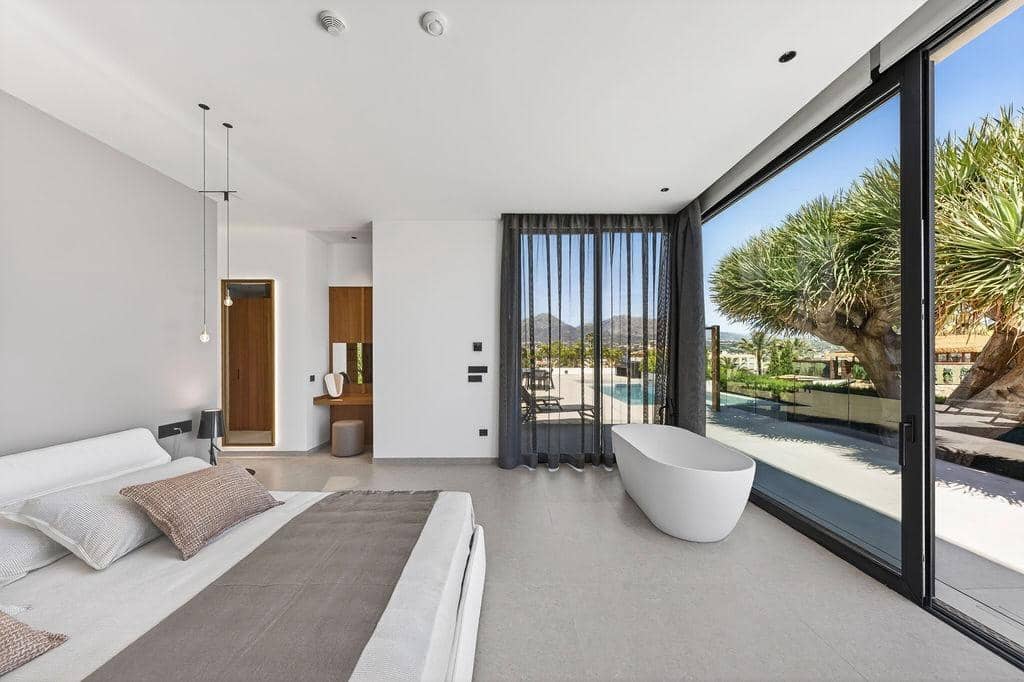 4 bedroom Villa for sale in Albir with pool garage - € 3,950,000 (Ref: 9567850)