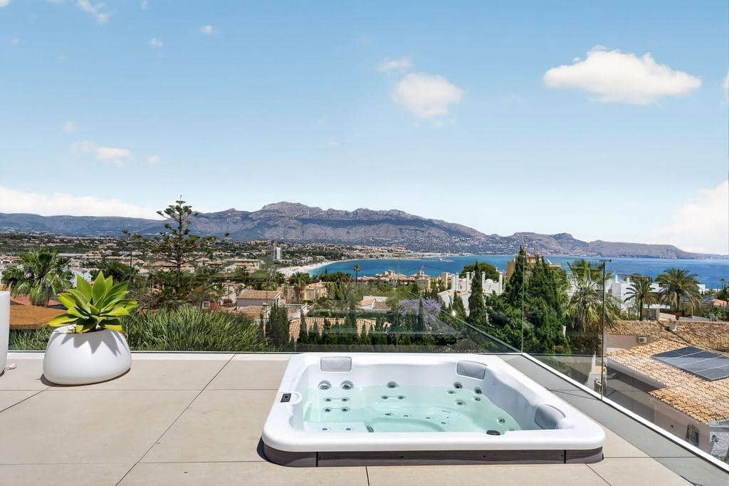 4 bedroom Villa for sale in Albir with pool garage - € 3,950,000 (Ref: 9567850)