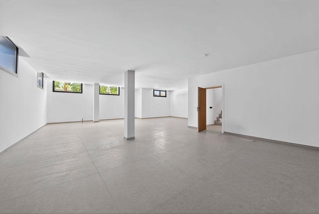 4 bedroom Villa for sale in Albir with pool garage - € 3,950,000 (Ref: 9567850)