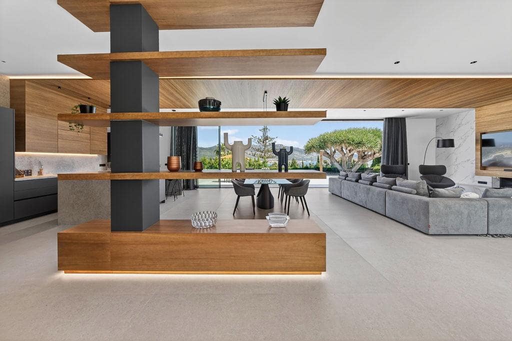 4 bedroom Villa for sale in Albir with pool garage - € 3,950,000 (Ref: 9567850)