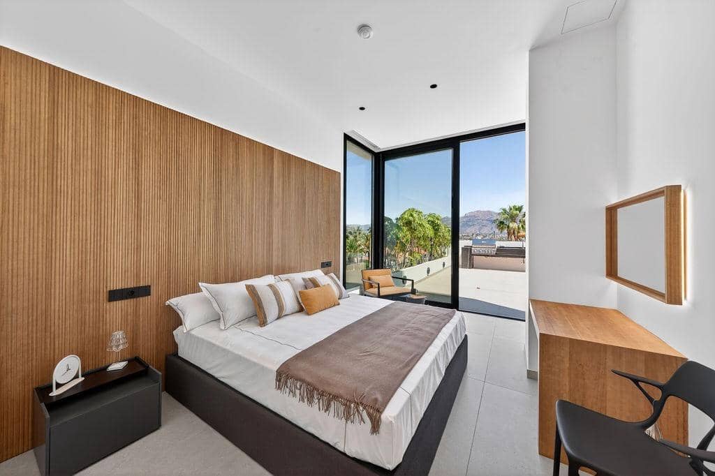 4 bedroom Villa for sale in Albir with pool garage - € 3,950,000 (Ref: 9567850)
