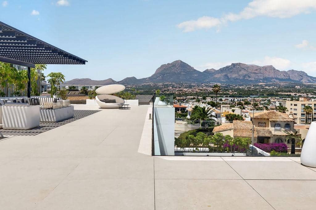 4 bedroom Villa for sale in Albir with pool garage - € 3,950,000 (Ref: 9567850)