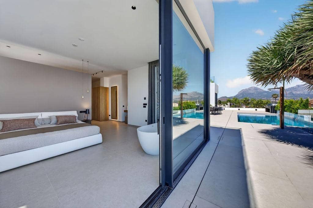 4 bedroom Villa for sale in Albir with pool garage - € 3,950,000 (Ref: 9567850)